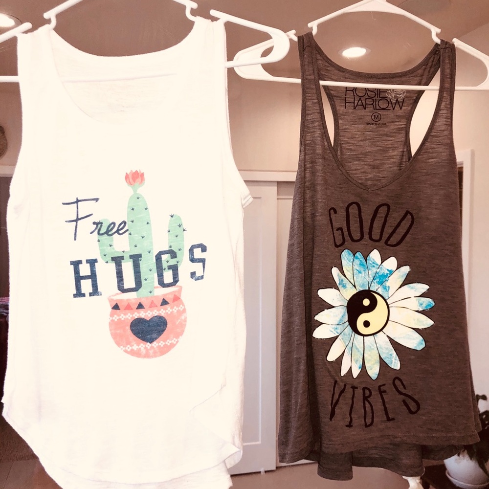 Set of 2 tanks.